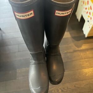 Hunter rain boots size 7 in grey